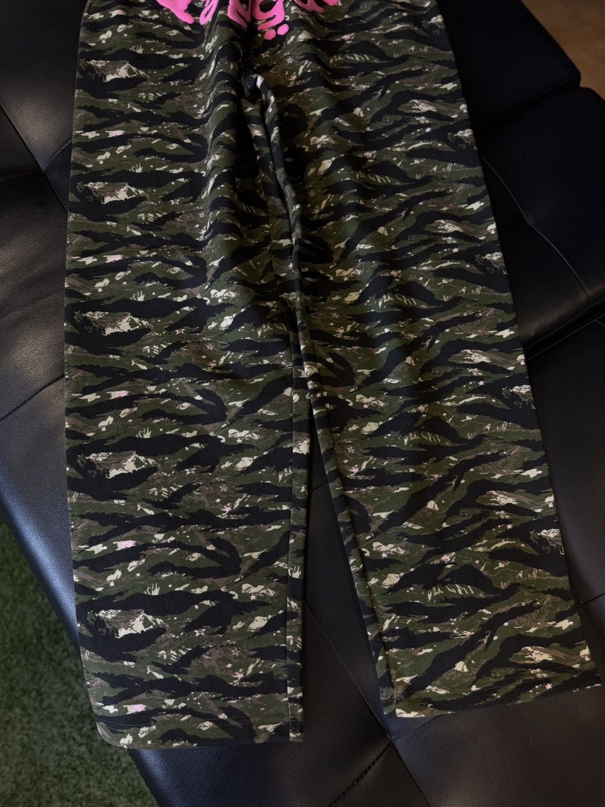 Sp5der Sp5der Worldwide Camo/Pink Sweatpants Size S (NEW) Size US 30 / EU 46 - 2 Thumbnail