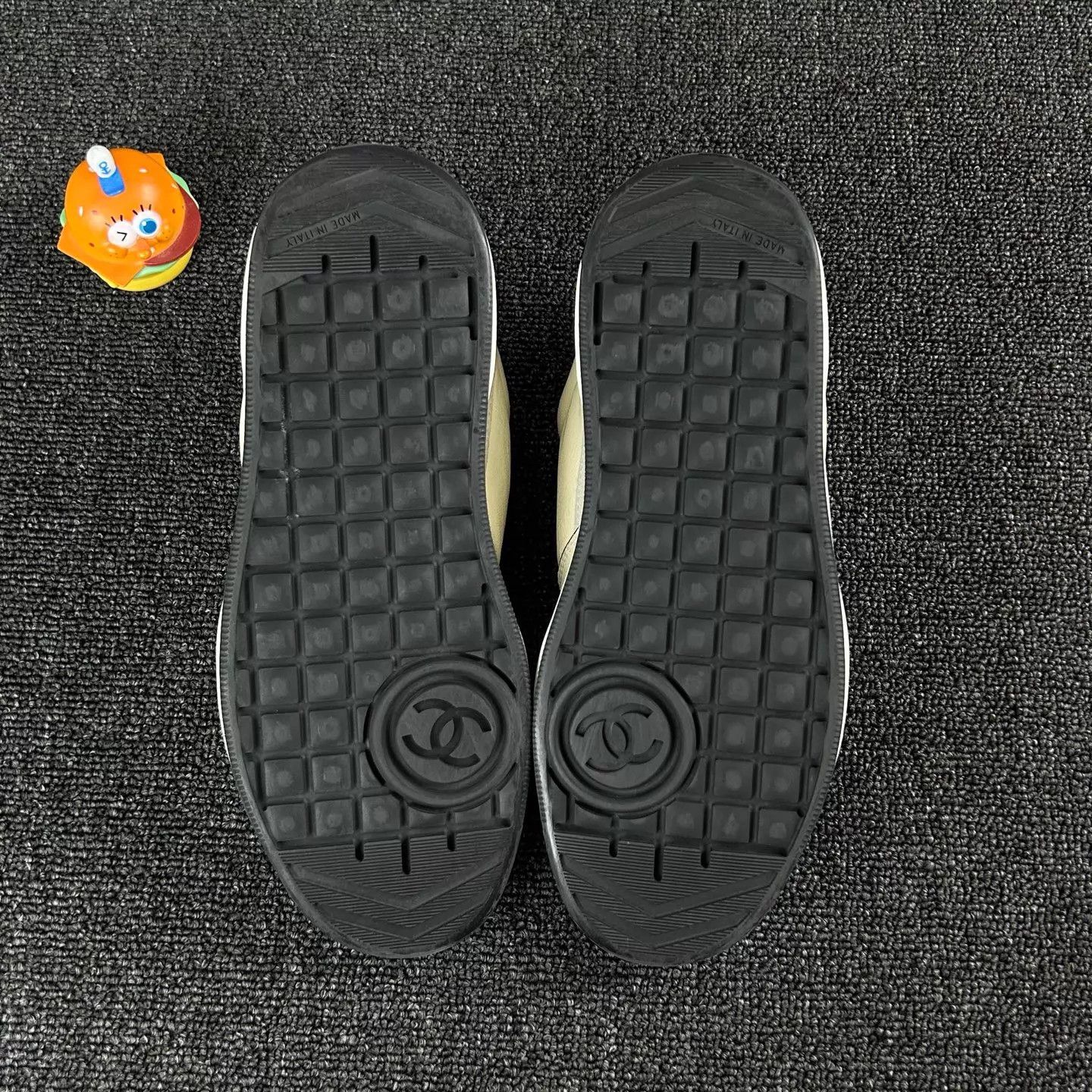 Chanel Chanel Women's Black & White Colorblock Sneakers Size US 7 / IT 37 - 6 Thumbnail