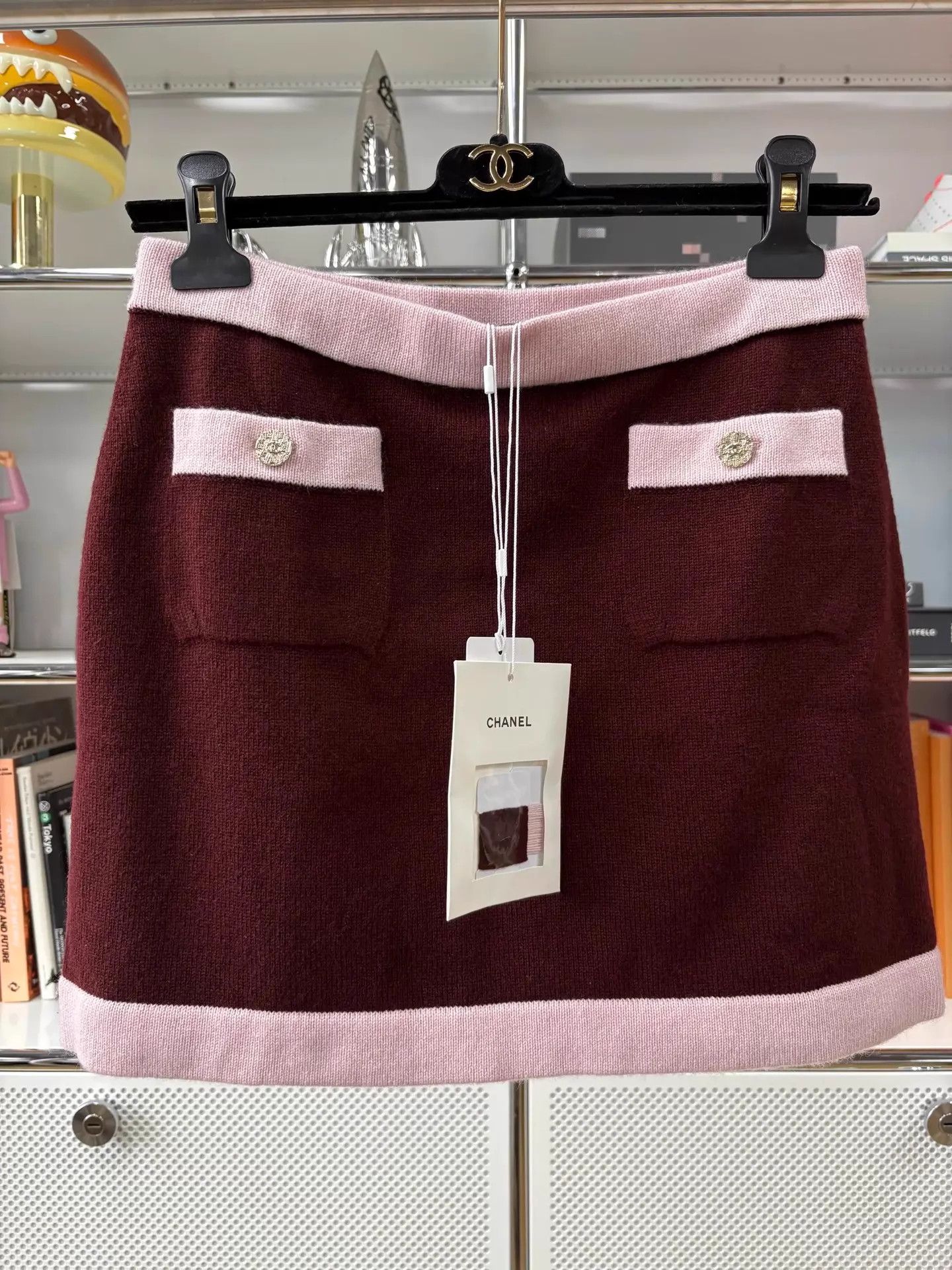 Chanel Chanel 25A Brown & Pink Cashmere Knit Mini Skirt 36 Size 26" / US 2 / IT 38 - 1 Thumbnail
