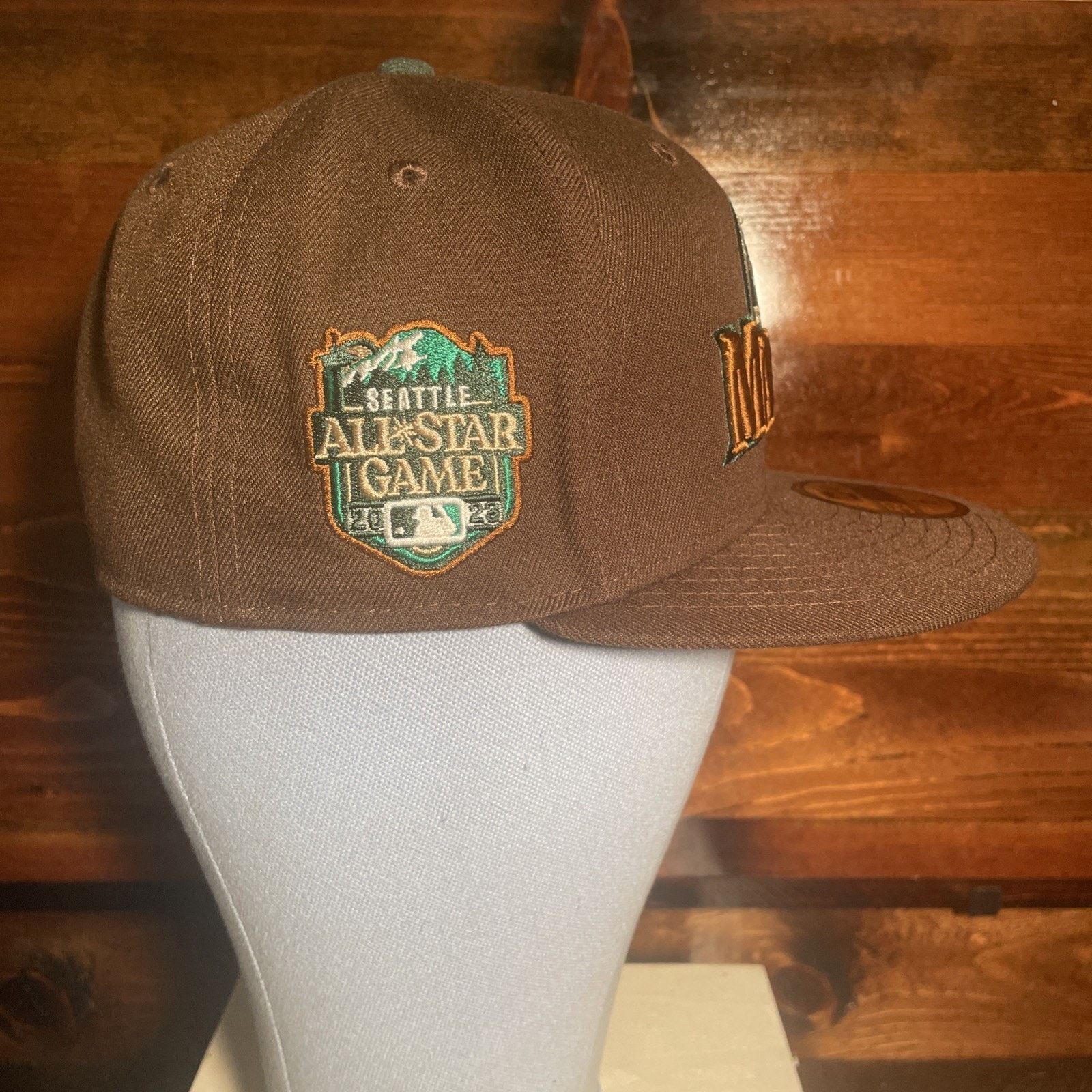 New Era Exclusive Seattle Mariners Fitted *Starbucks Size* EUC Size ONE SIZE - 3 Thumbnail