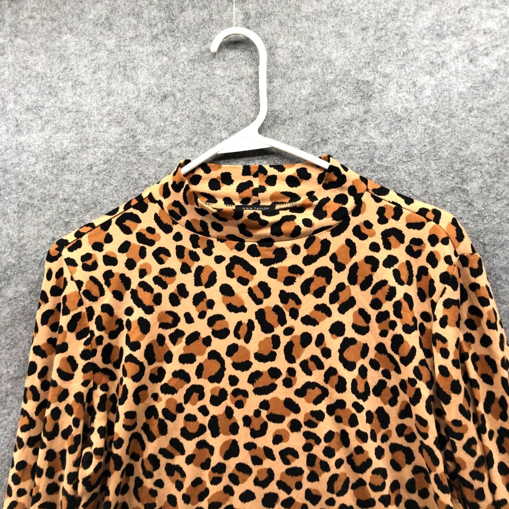 Ann Taylor Ann Taylor Mock Neck Long Sleeve T-Shirt Womens L Tan Leopard Print Cotton Size L / US 10 / IT 46 - 3 Thumbnail