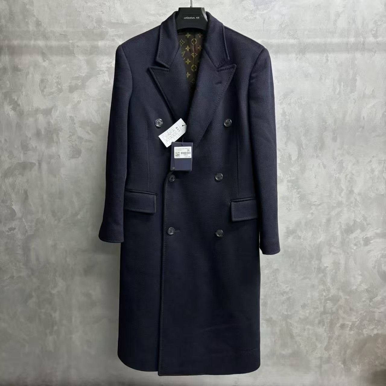 Louis Vuitton Louis Vuitton Navy Double-Breasted Coat Size XS / US 0-2 / IT 36-38 - 1 Thumbnail