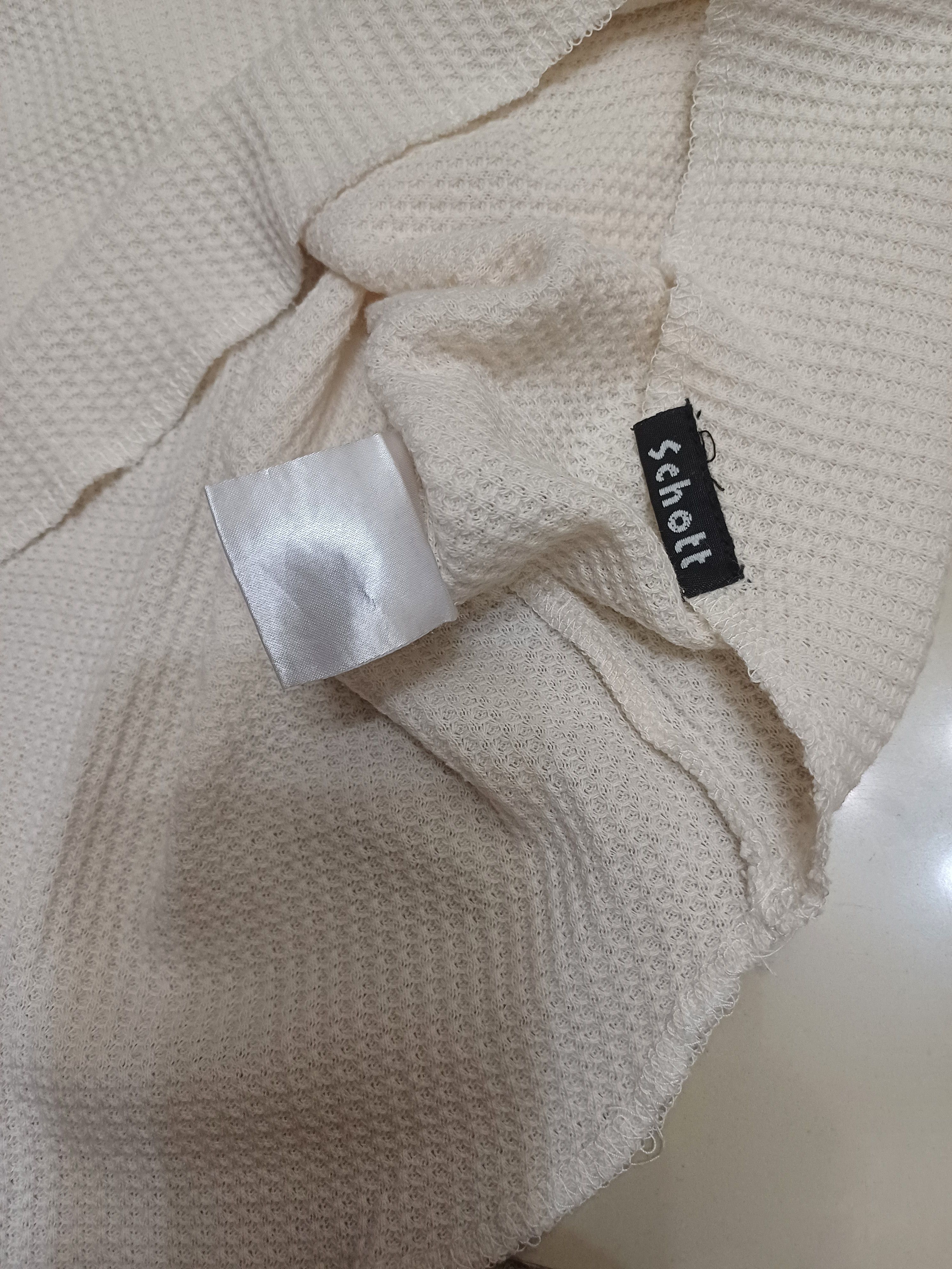 Awesome 3 quarter t shirt 🔥SCHOTT vintage brand🔥