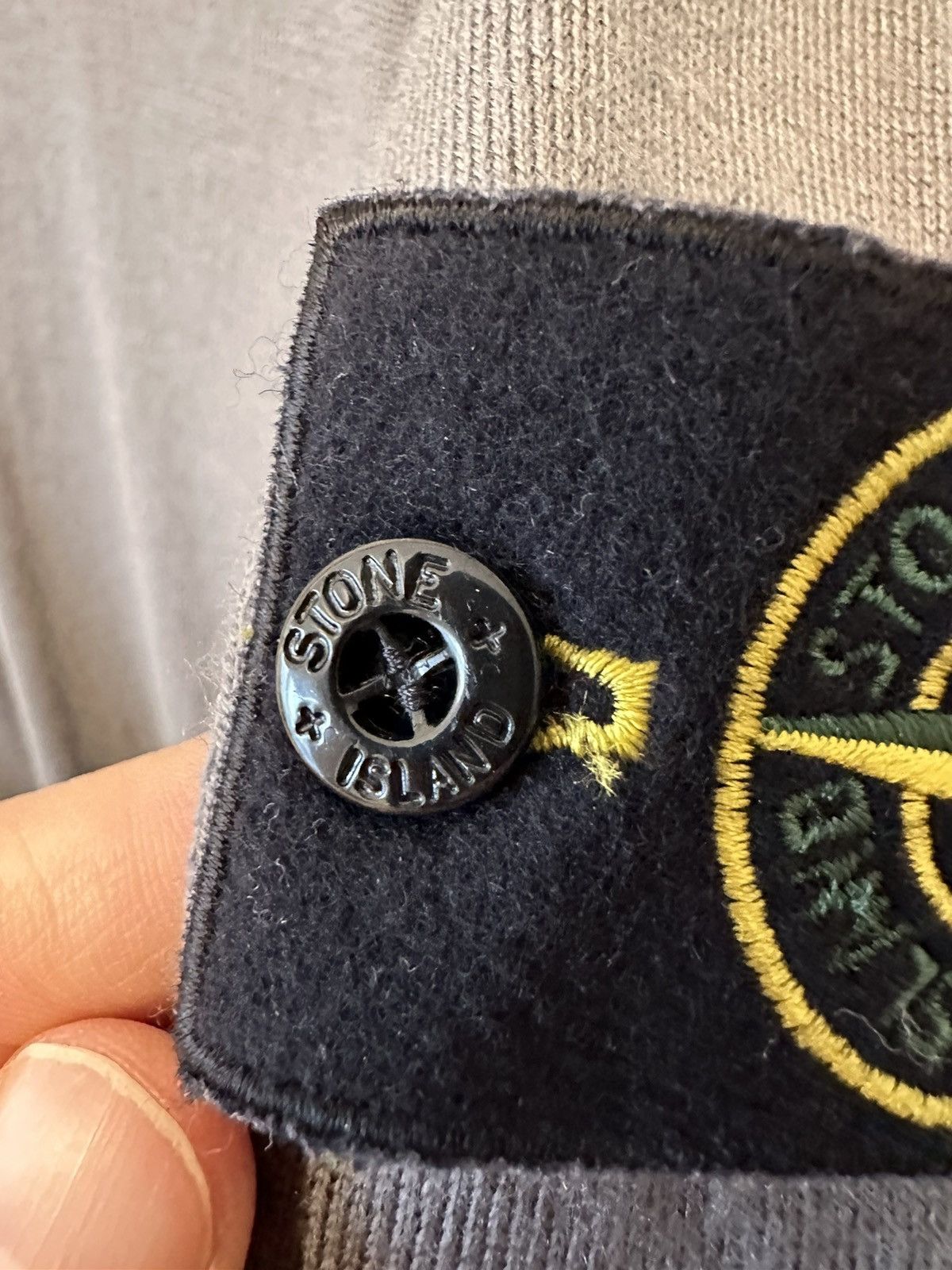 Stone Island Stone Island v neck wool jumper grey sweater Size US S / EU 44-46 / 1 - 7 Thumbnail