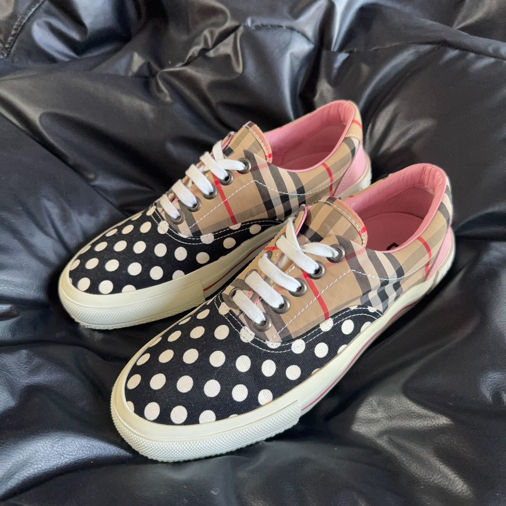 Burberry Burberry Plaid Lowtop Sneakers 41 Men Size US 8.5 / EU 41-42 - 1 Thumbnail