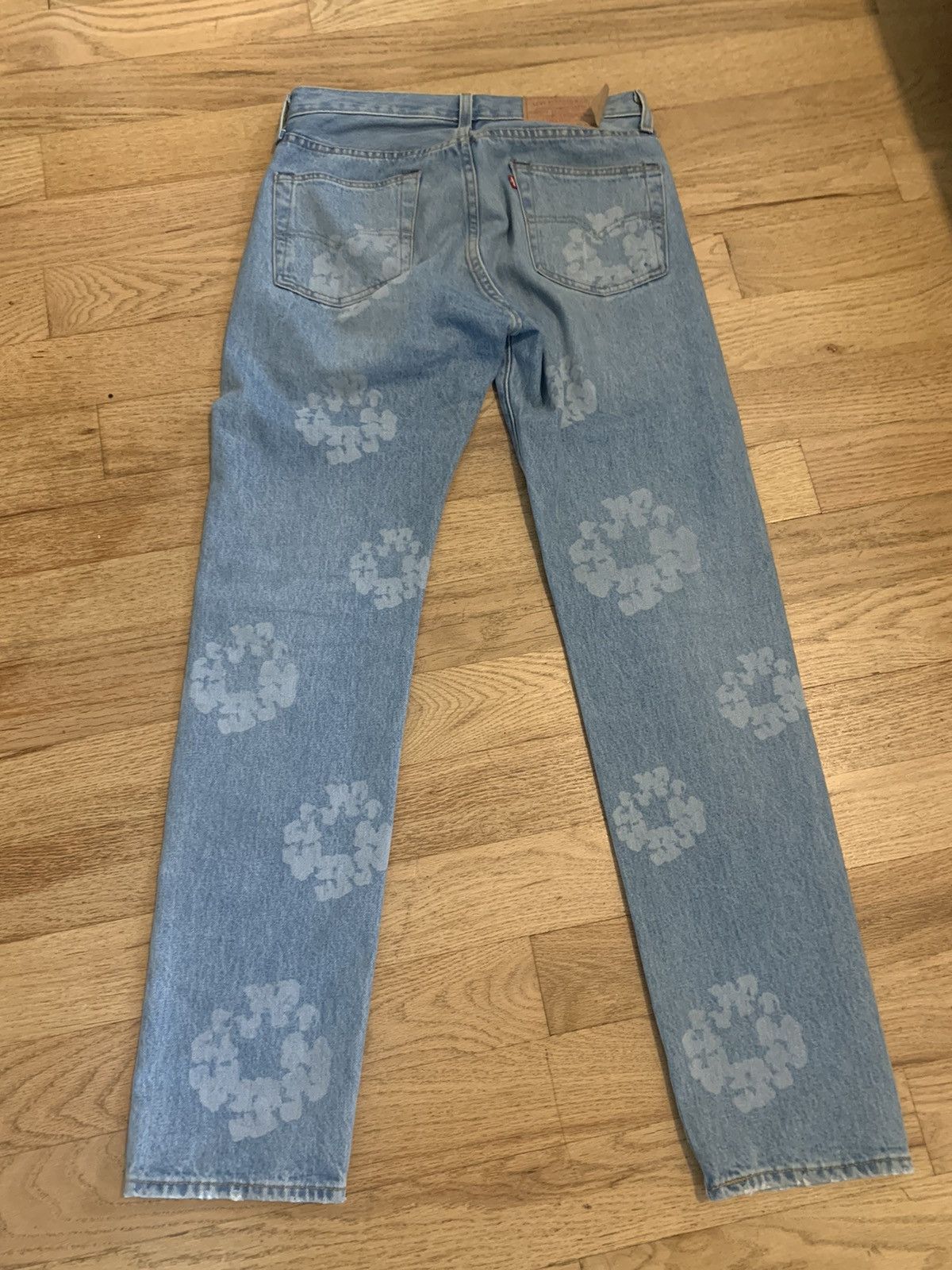 DENIM TEARS × Levi's Denim Tears Vintage Indigo Mono Wreath Jeans Size US 30 / EU 46 - 3 Thumbnail