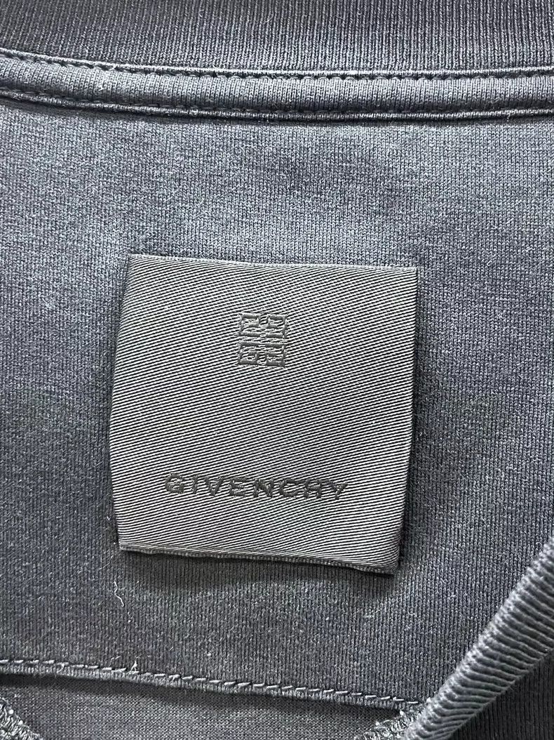 Givenchy Givenchy Black Short-Sleeve Size US S / EU 44-46 / 1 - 3 Thumbnail