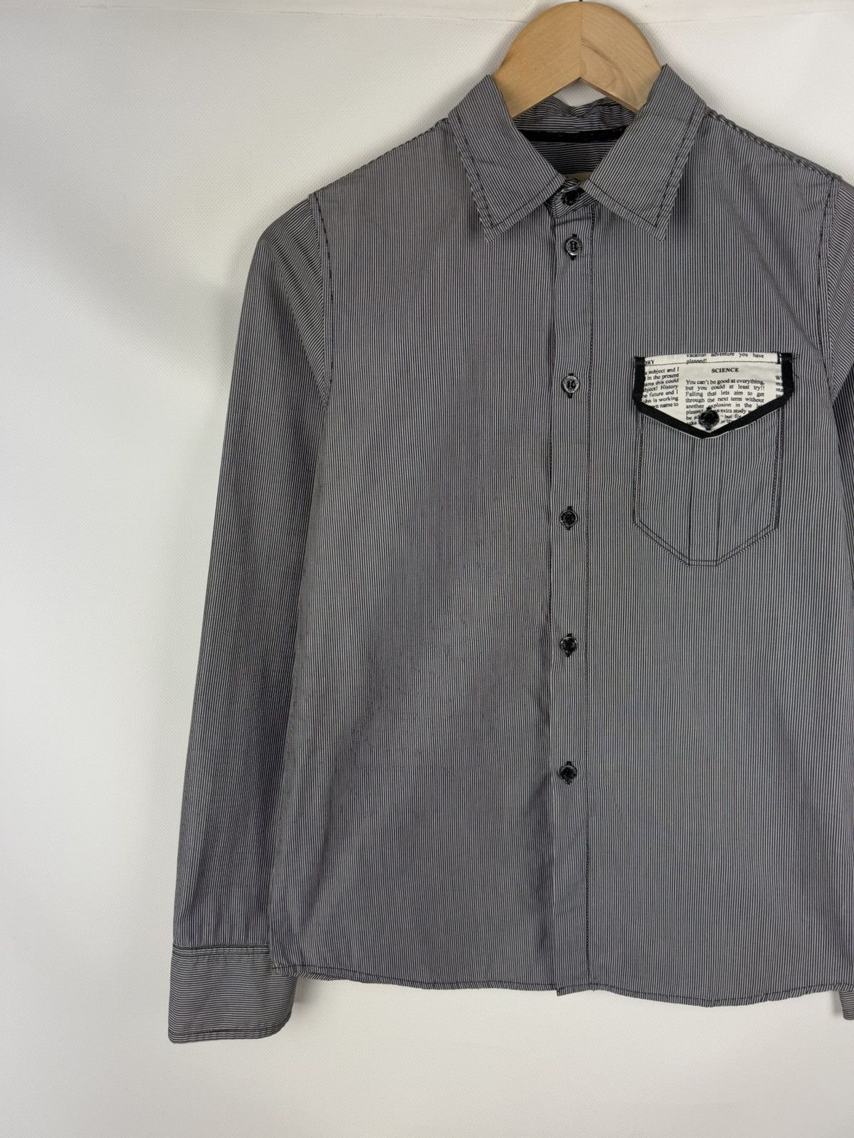 John Galliano John Galliano Long Sleeve Newspaper Print Button Up Shirt Size XS / US 0-2 / IT 36-38 - 2 Thumbnail