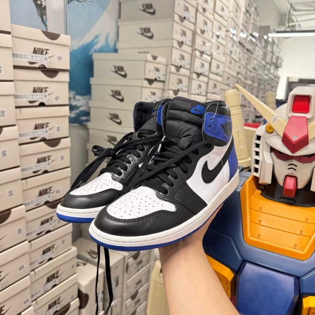 Nike Nike Lowtop Sneakers 10.5 Men Size US 10.5 / EU 43-44 - 1 Thumbnail
