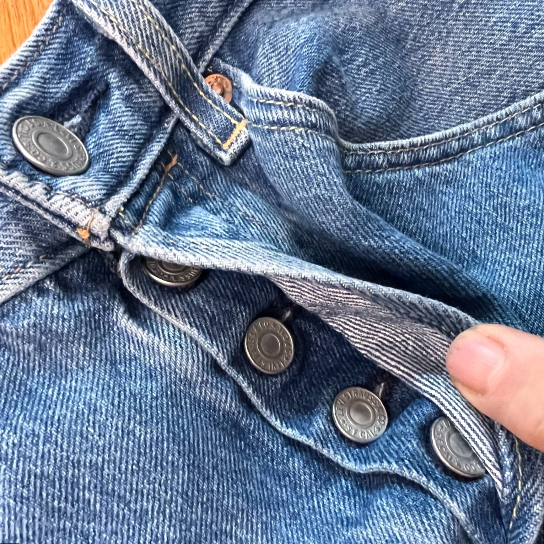 Levi's VINTAGE Levi's 501 Jean Shorts Jeans Casual 31 Blue Button Fly 90s Mens Adult Medium Blue Denim Size US 31 - 7 Thumbnail