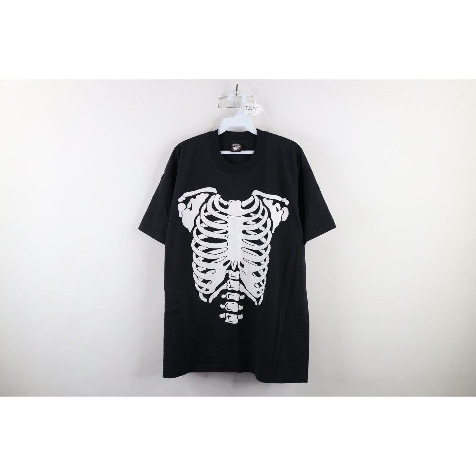 Vintage Vintage 80s Streetwear Halloween Skeleton T-Shirt Size US XL / EU 56 / 4 - 1 Thumbnail