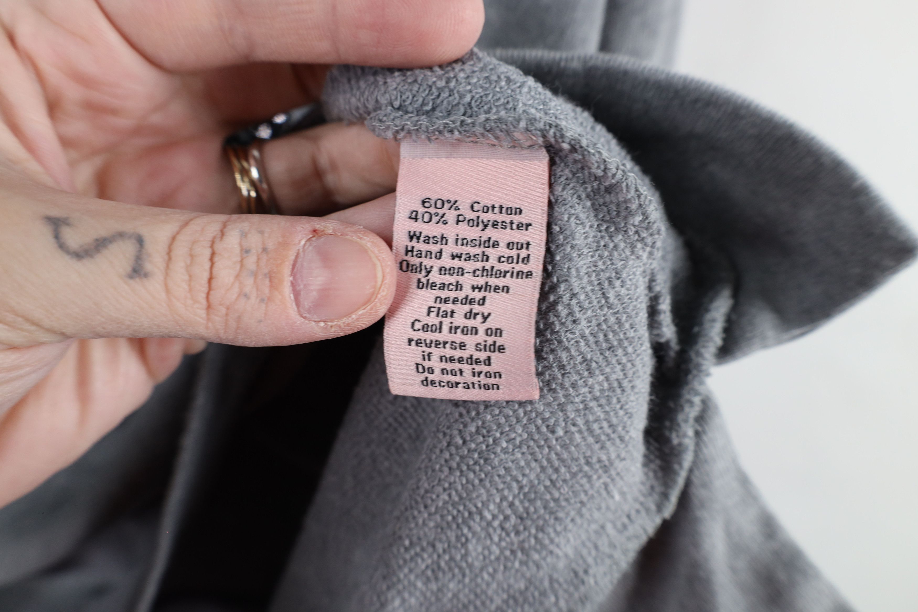 Juicy Couture × Vintage Vintage Y2K Juicy Couture Sequin Lipstick Sweatshirt Gray Size XL / US 12-14 / IT 48-50 - 12 Thumbnail