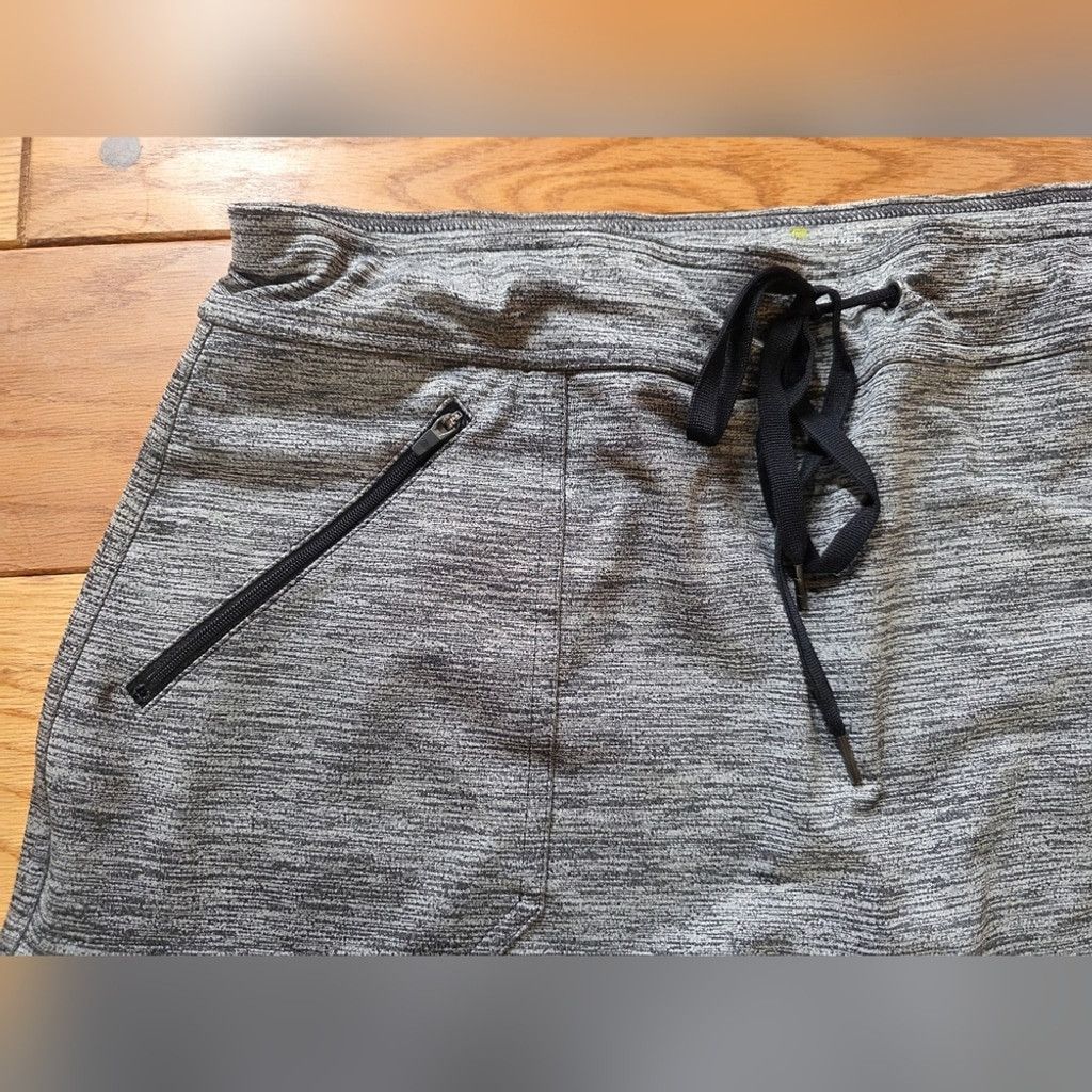 Tek Gear Tek Gear Gray Women's Skort with Black Zipper Pocket Accents Size 38" / US 16 / IT 52 - 3 Thumbnail