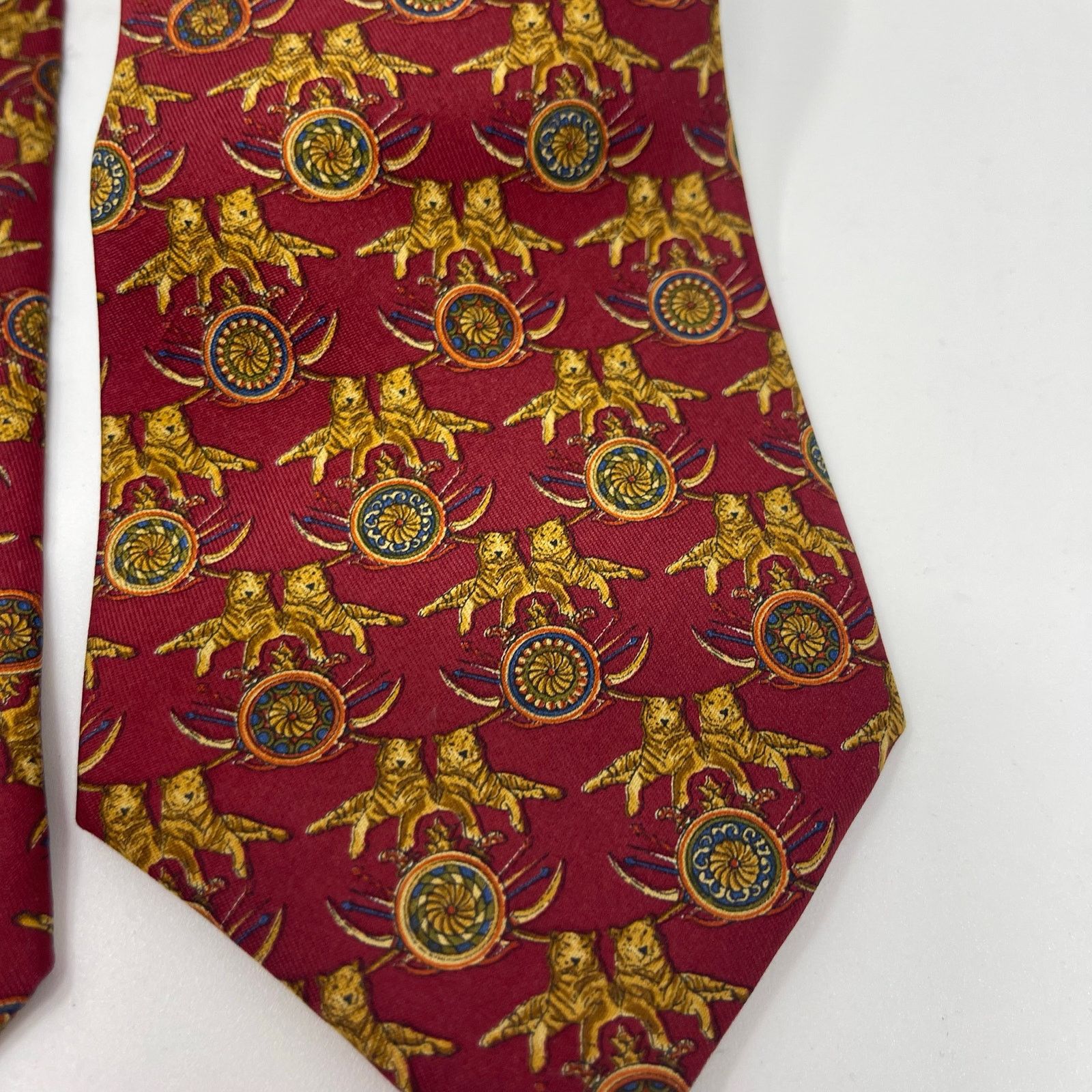 Salvatore Ferragamo Vintage Salvatore Ferragamo red and gold silk tie Size ONE SIZE - 4 Thumbnail