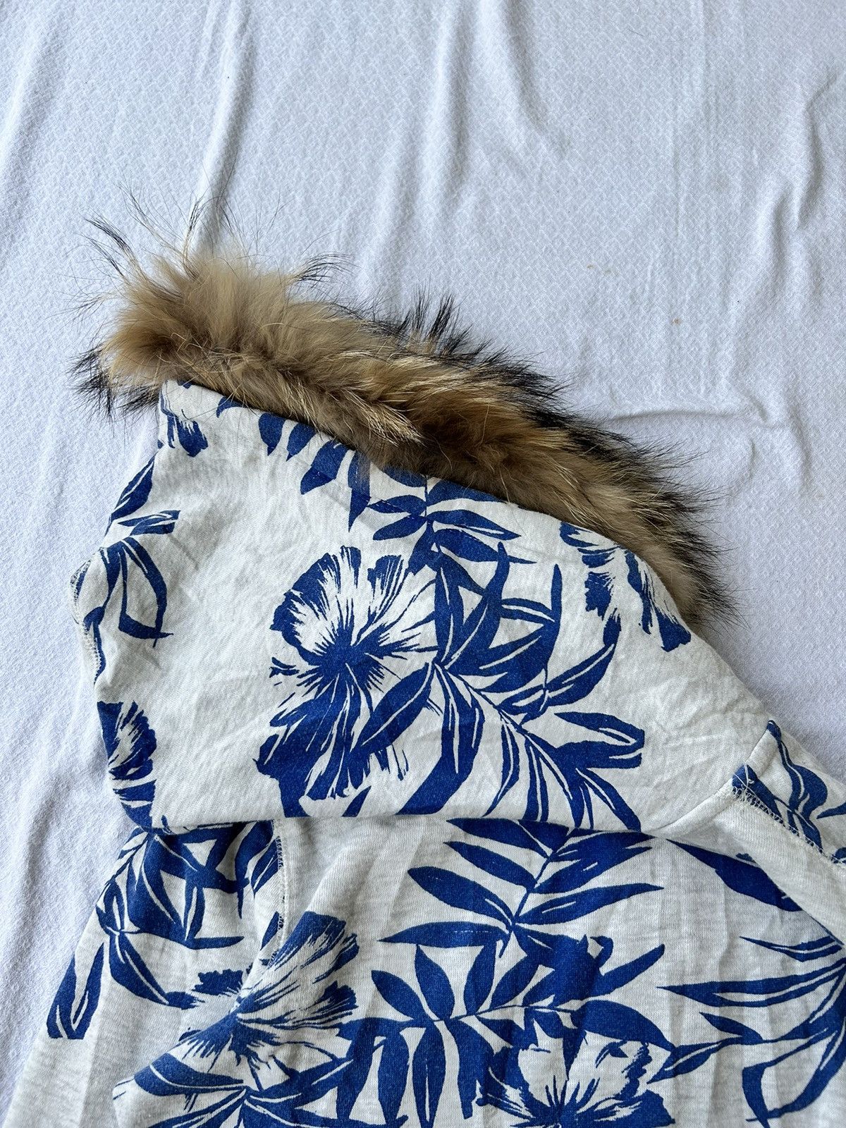 Aeropostale 💸BINDINGOFFER💸Fur hoodie aeropostale flowers zip style lgb Size US M / EU 48-50 / 2 - 3 Thumbnail