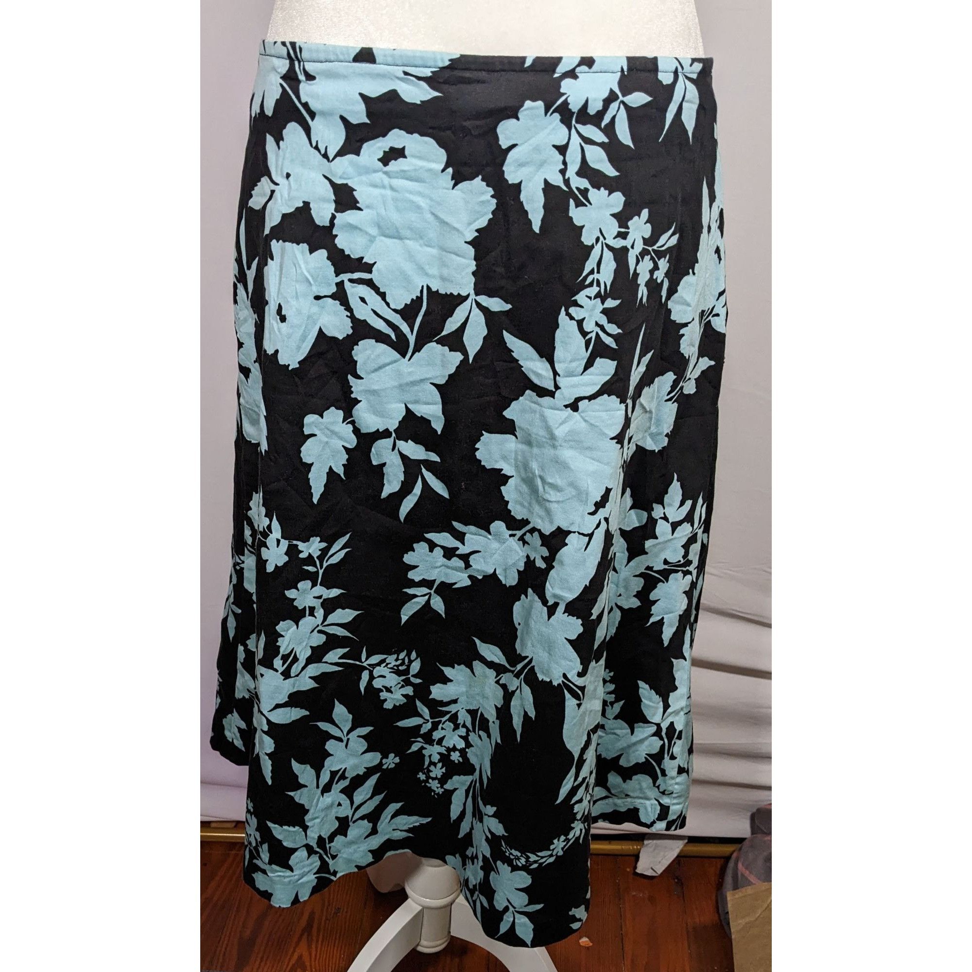 Other Vintage Newport News Black And Blue Floral Knee Length Skirt Size 32" / US 10 / IT 46 - 6 Thumbnail
