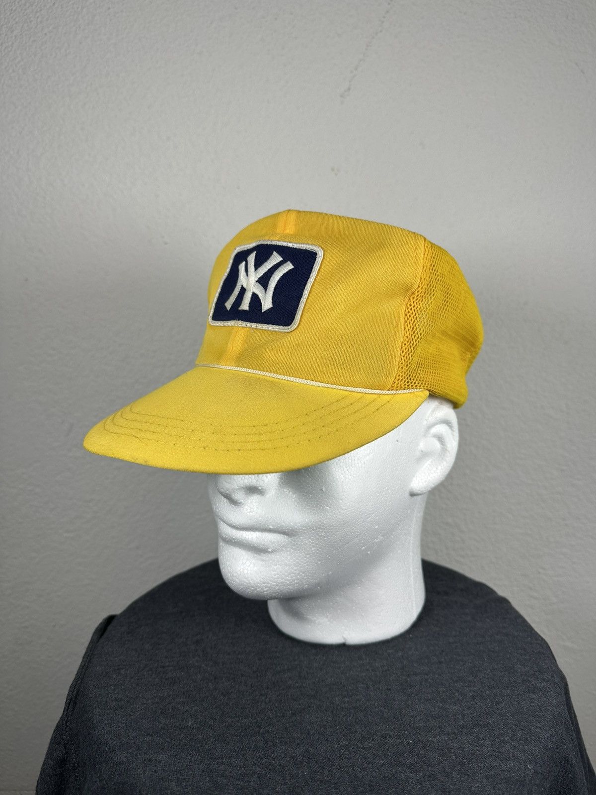 MLB 80s New York Yankees, yellow trucker hat Size ONE SIZE - 1 Thumbnail