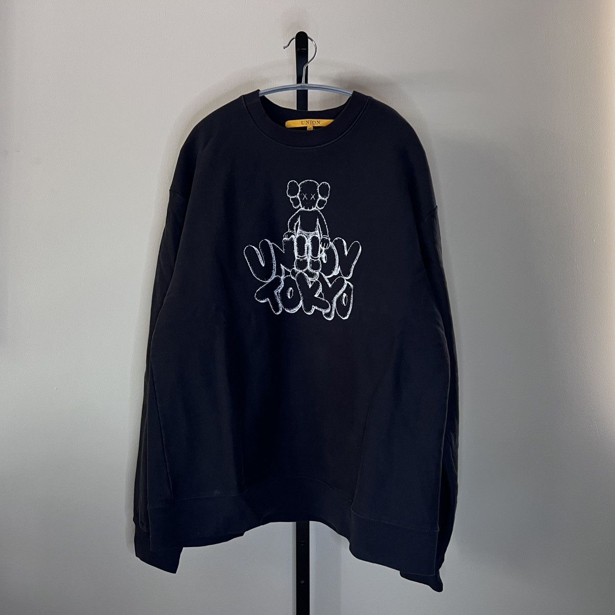 Union LA UNIONTOKYO X KAWS CREWNECK Size US L / EU 52-54 / 3 - 1 Thumbnail