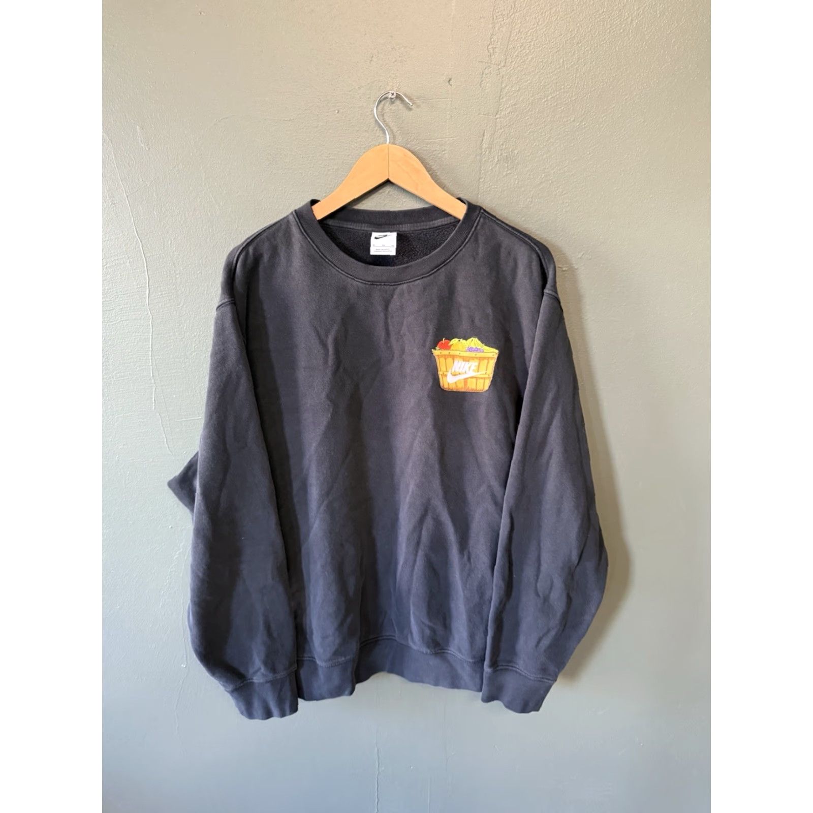 Nike Nike Balanced Diet Sweatshirt Pullover Mens XL Black Fruits/Food Pyramid Size US XL / EU 56 / 4 - 2 Thumbnail