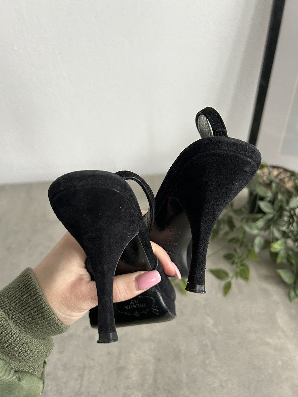 Prada × Vintage Prada Vintage heels Suede Luxury Old money Size US 5 / IT 35 - 10 Thumbnail