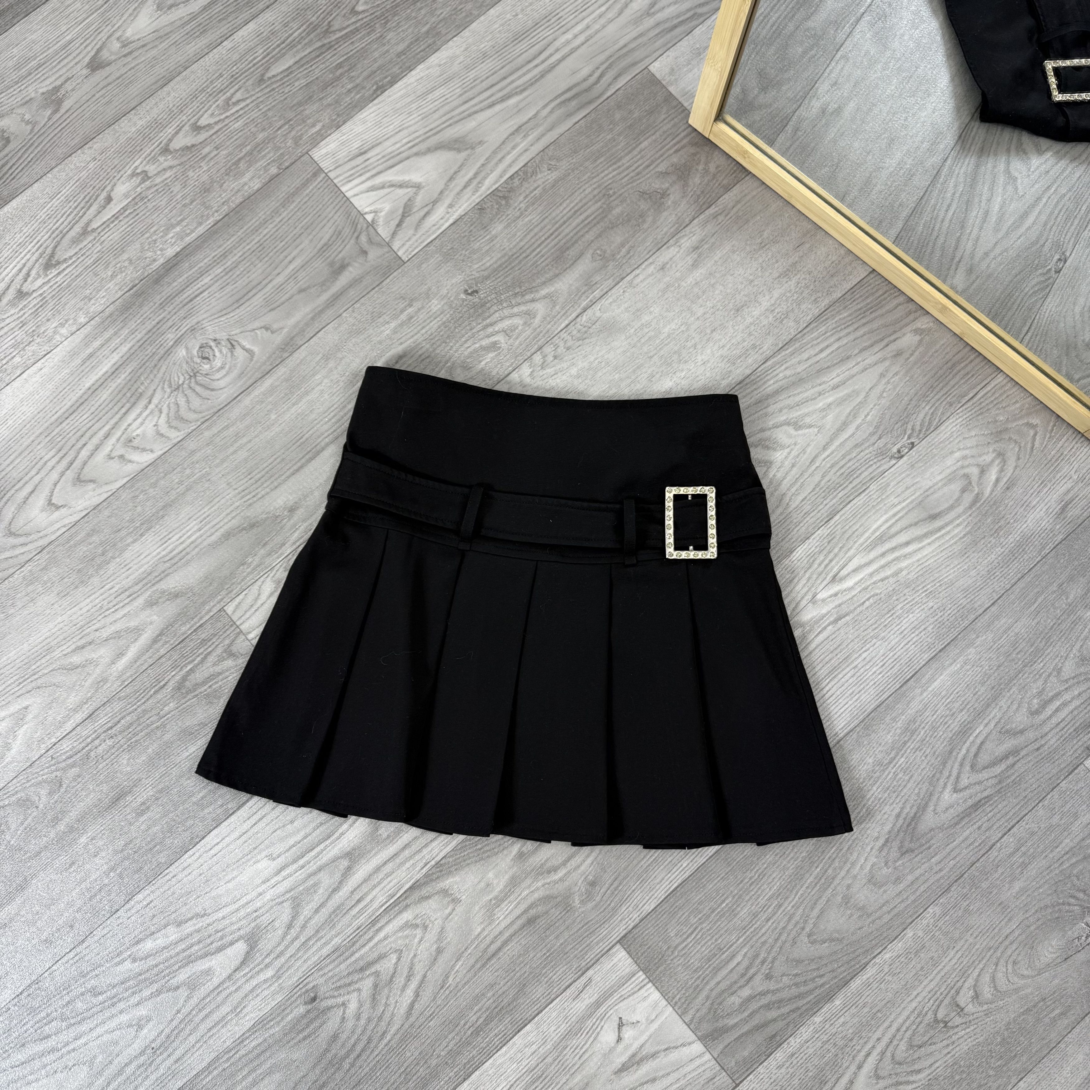 Vintage Vintage Y2K Black Tennis Skirt With Belt XS Size 26" / US 2 / IT 38 - 1 Thumbnail