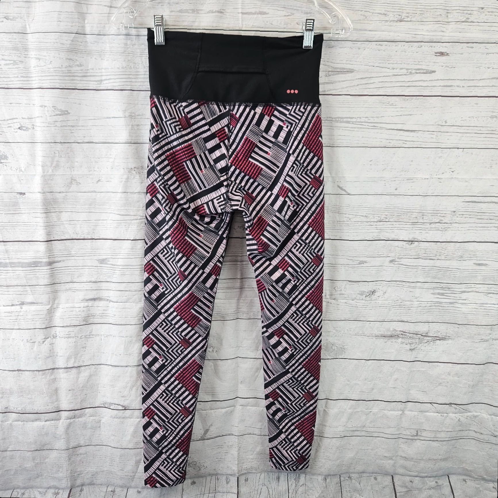 Saucony Saucony Womens Leggings XS Black Pink Size XS Leggings Activewear Womens Shoes? Size 26" / US 2 / IT 38 - 3 Thumbnail