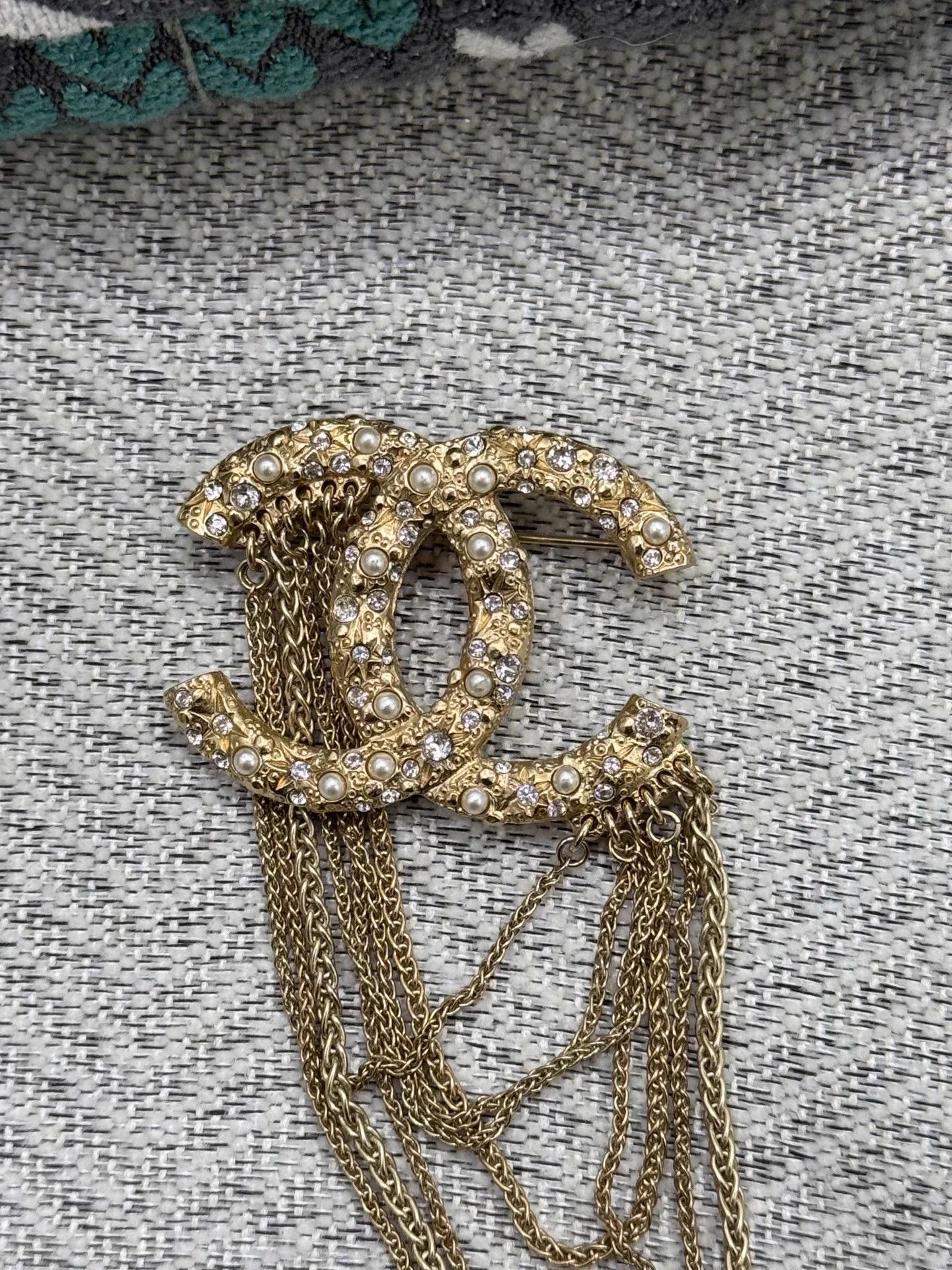 Chanel Chanel Pearl Double C Tassel Brooch Size ONE SIZE - 2 Thumbnail