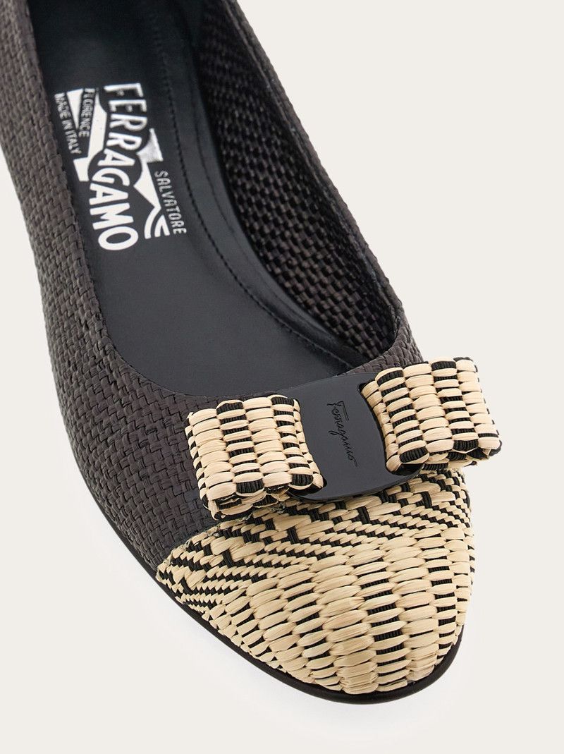 Salvatore Ferragamo o1s1rm0126 Varina Ballet Flats in Black/Beige Size US 7 / IT 37 - 5 Thumbnail