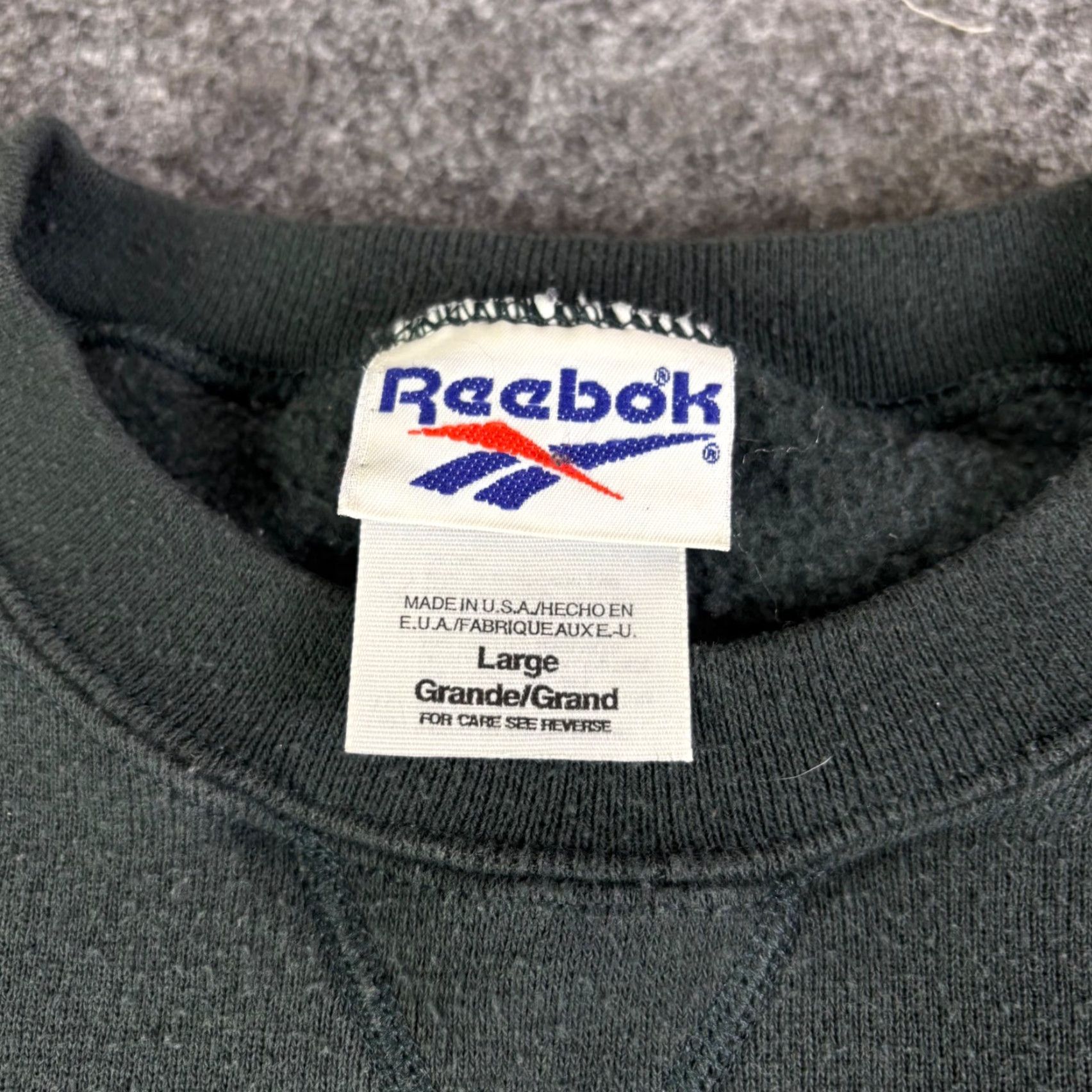 Reebok VINTAGE Reebok Sweatshirt Large Black Crewneck USA Distressed 90s Heavyweight Cotton Blend Embroidered Logo Mens L Size US L / EU 52-54 / 3 - 4 Thumbnail