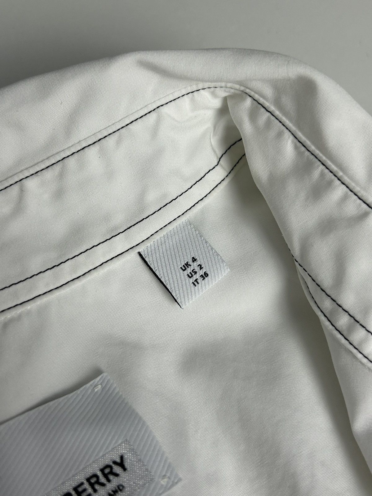 Burberry Burberry White Button Down Shirt Contrast Stitch Logo Tape Size XS / US 0-2 / IT 36-38 - 14 Thumbnail