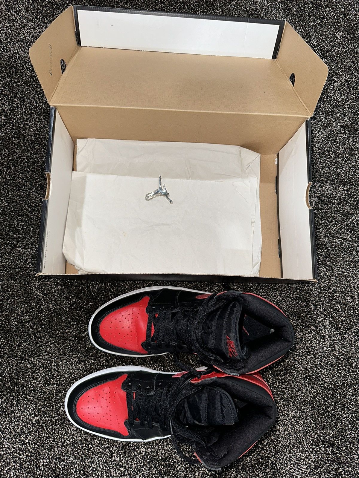 Jordan Brand Air Jordan 1 Retro Bred 2001 Sneakers Size US 11 / EU 44 - 11 Thumbnail