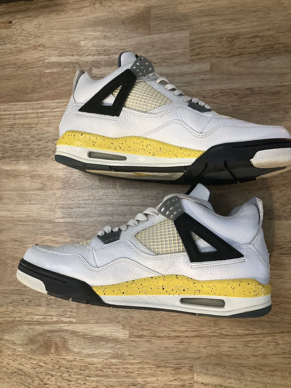 Jordan Brand × Nike Air Jordan 4 “Tour Yellow” Size US 10.5 / EU 43-44 - 3 Thumbnail