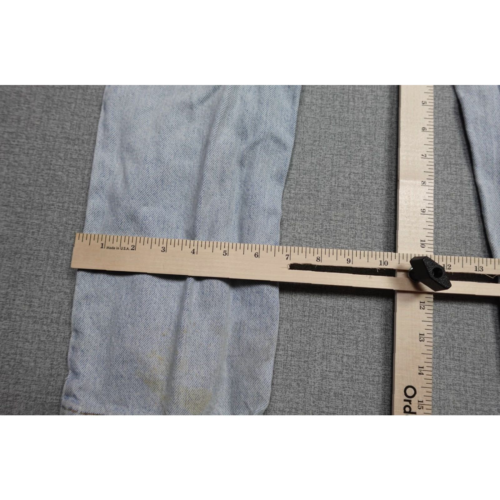 Levi's VINTAGE Levi's 550 Jeans Mens 33x32 Distressed Relaxed Tapered Denim Light Blue 90s Grunge Womens? Mens Size US 33 - 7 Thumbnail