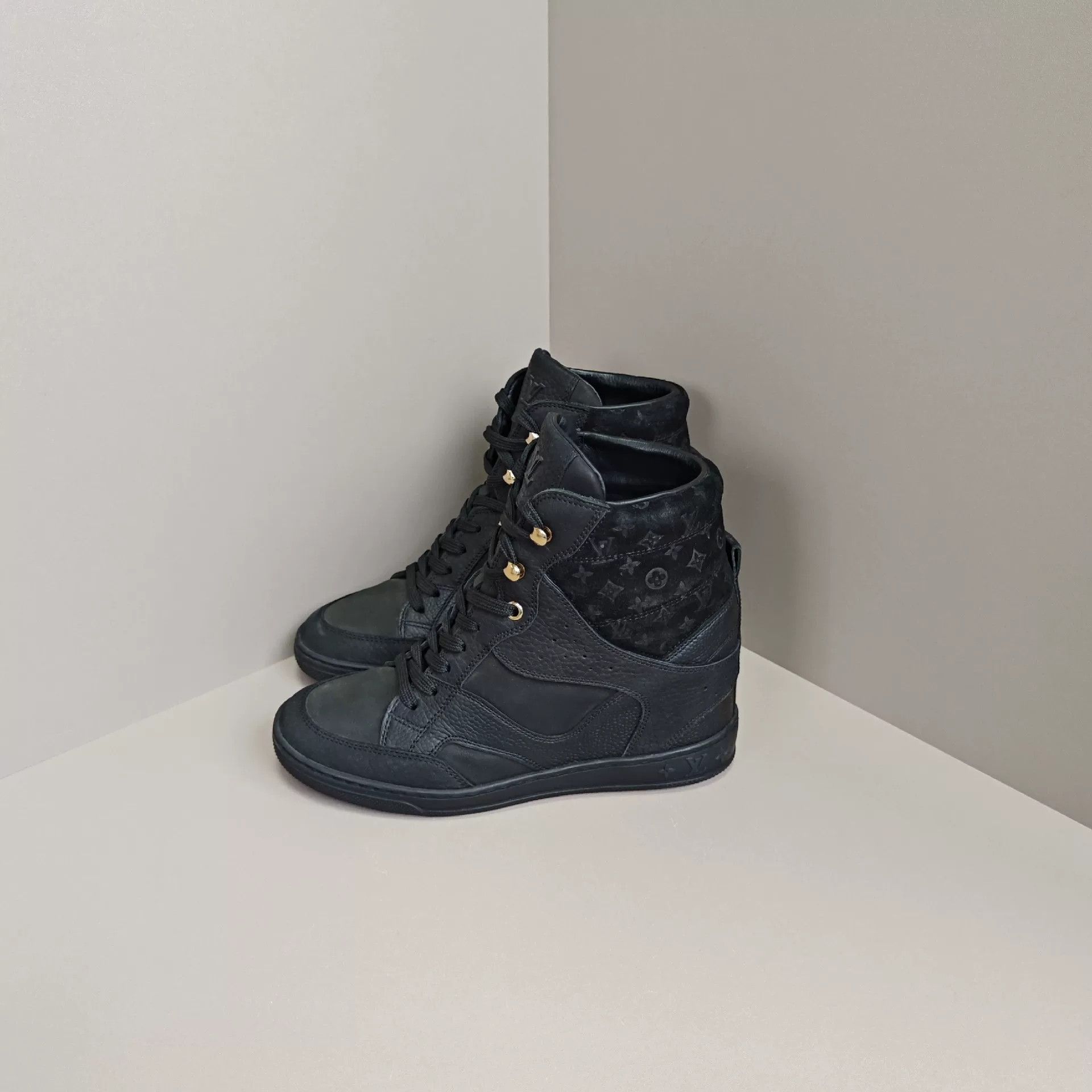 Louis Vuitton Louis Vuitton Casual Hitop Sneakers it_34-5 Women Size US 4.5 / IT 34.5 - 1 Thumbnail