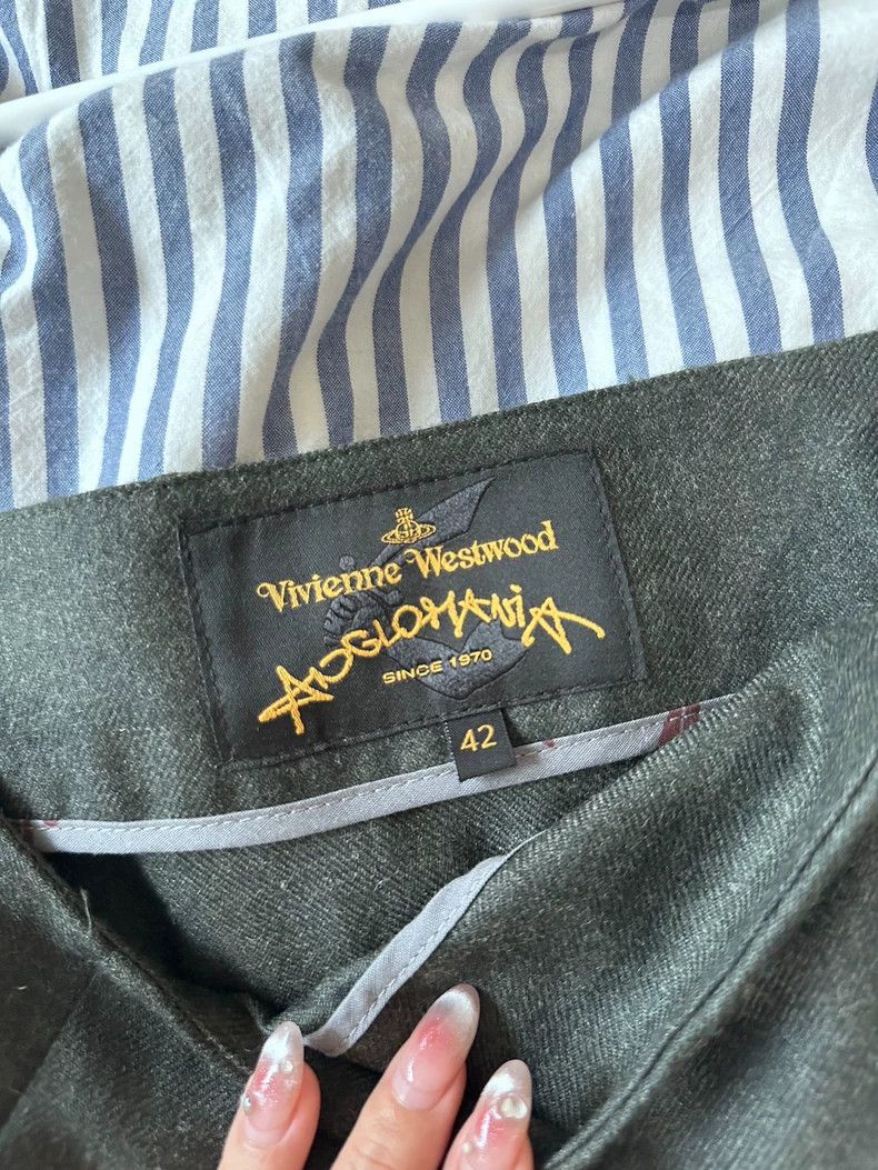 Vivienne Westwood Vivienne Westwood The wool skirt has an irregular cut Size 27" / US 4 / IT 40 - 3 Thumbnail