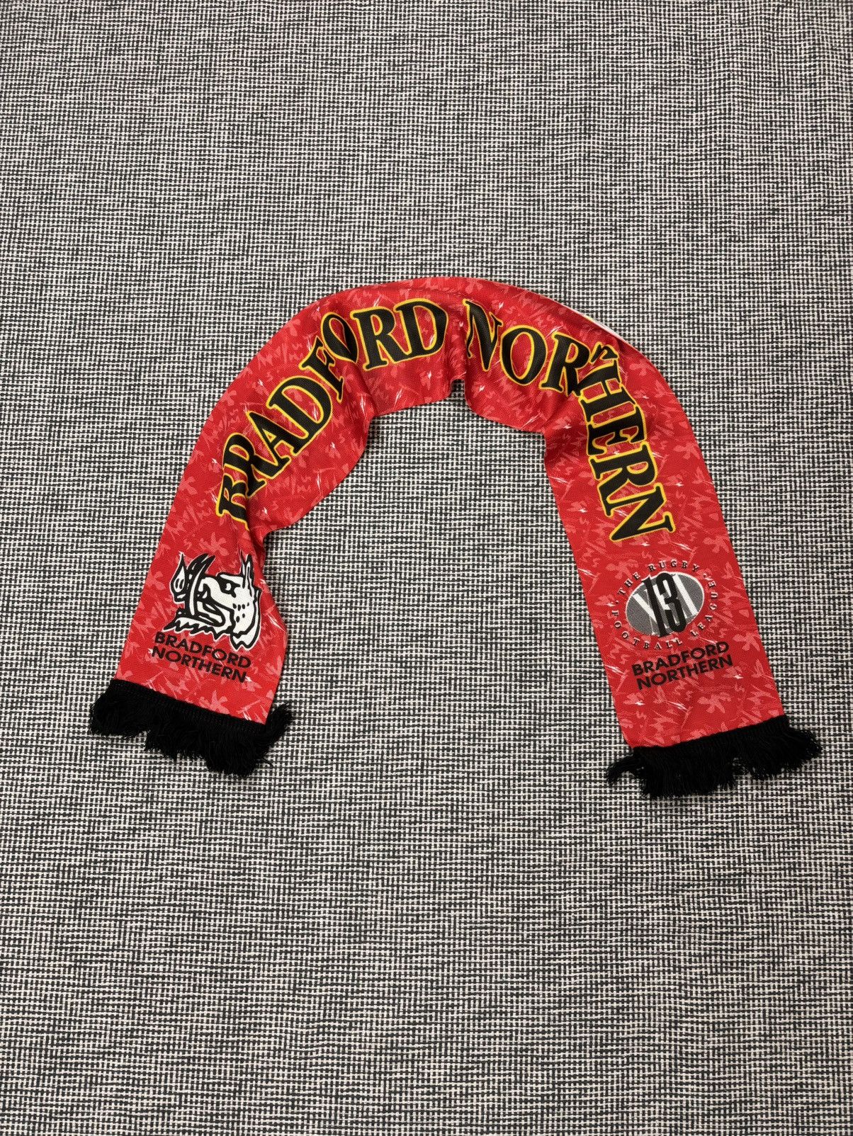 Other Vintage 80s Bradford Northern (Bulls) rugby fan scarf Size ONE SIZE - 3 Thumbnail