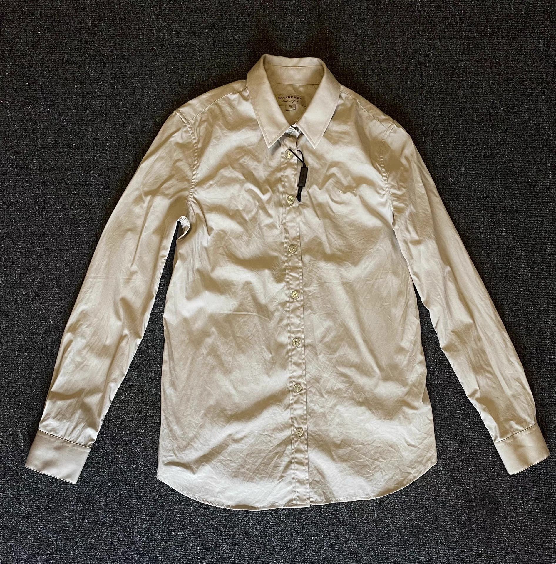 Burberry Burberry women's khaki shirt. Q4 Size S / US 4 / IT 40 - 1 Thumbnail