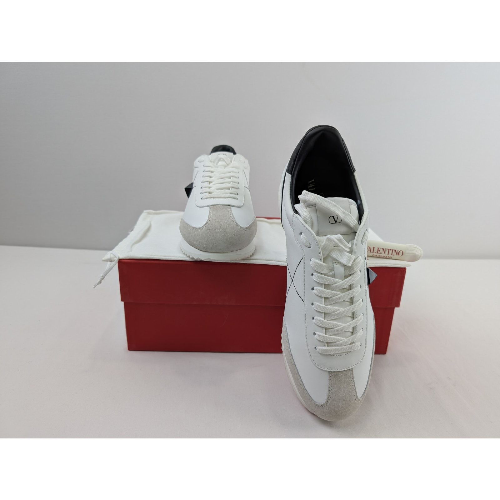 Valentino o1rshd1 Stud-around Sneakers in Leather in White Size US 11 / EU 44 - 20 Thumbnail