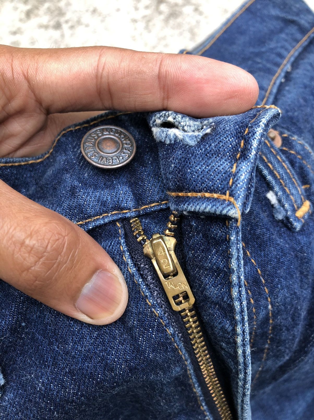 Levi's VINTAGE LEVIS TALON 42 ZIPPER JEANS Size US 29 - 6 Thumbnail