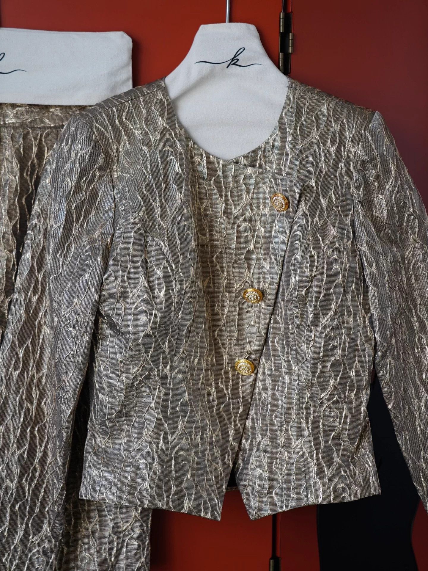 Vintage US Vtg Pale Gold Lined 3D Water Ripple Tailored Skirt Suit Size M / US 6-8 / IT 42-44 - 7 Thumbnail
