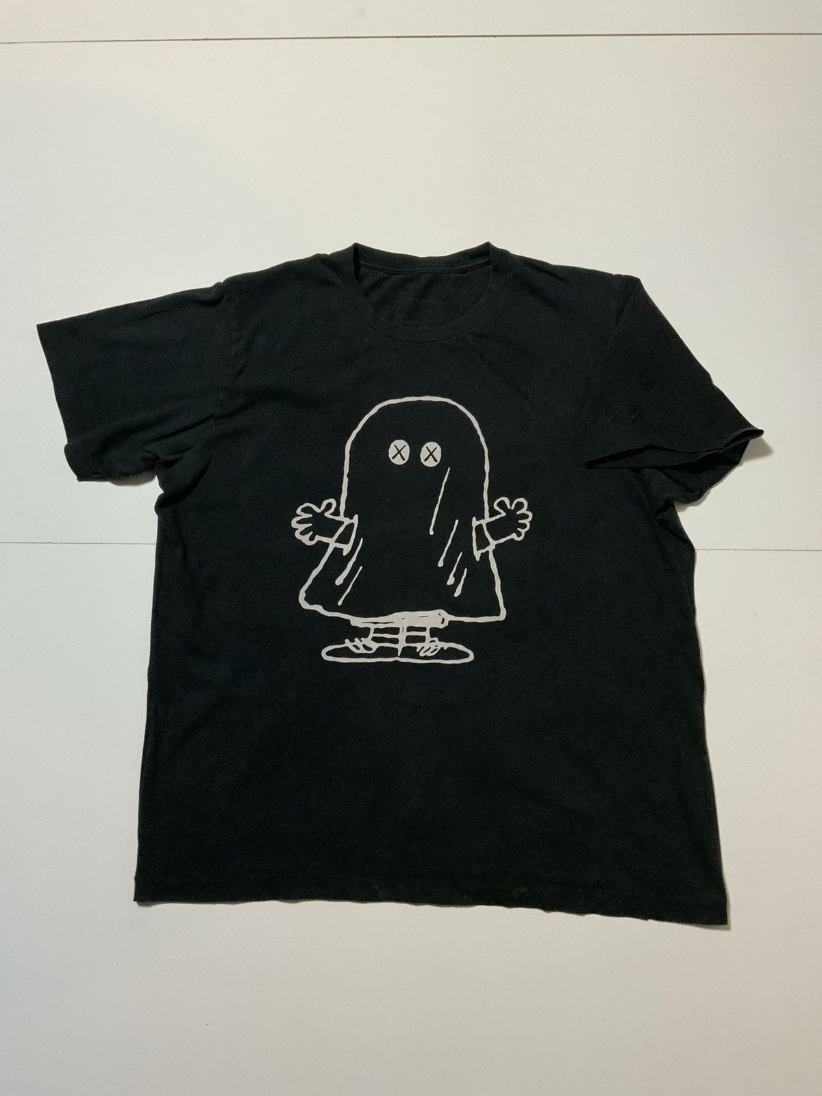 Kaws × Peanuts × Uniqlo Uniqlo UT X Kaws X Peanuts Ghost Black Crewneck S/S T-Shirt Size US L / EU 52-54 / 3 - 1 Thumbnail