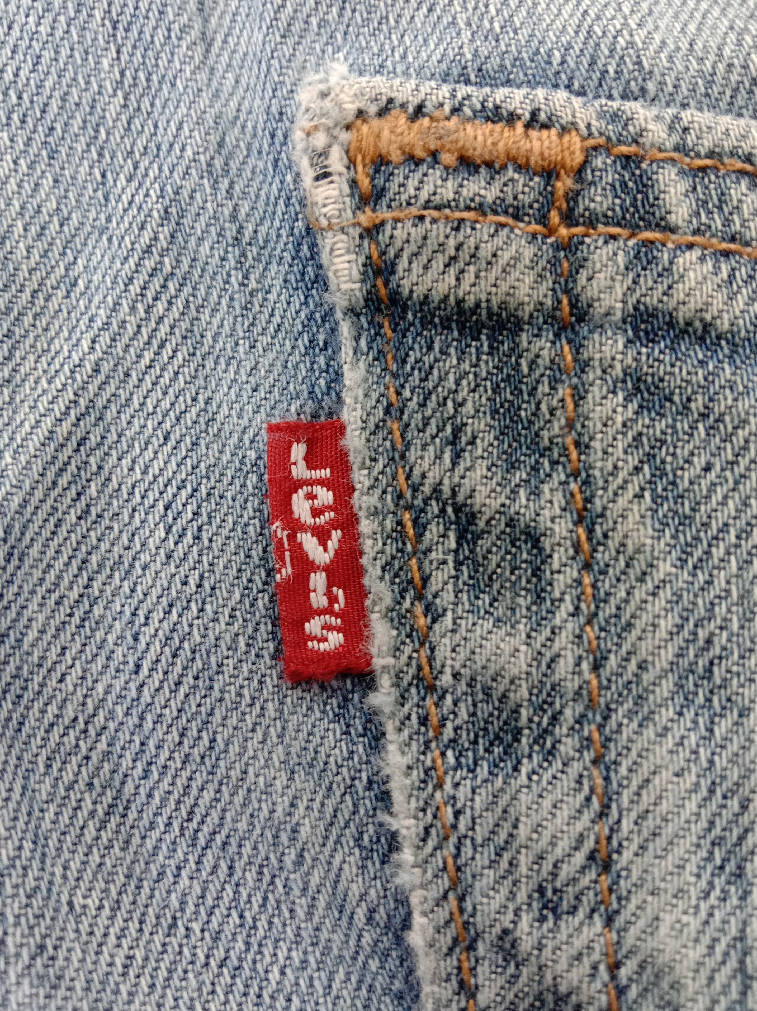 Levi's Vintage Levi’s 559 Jeans Faded Blue Distressed Denim Size US 37 - 14 Thumbnail