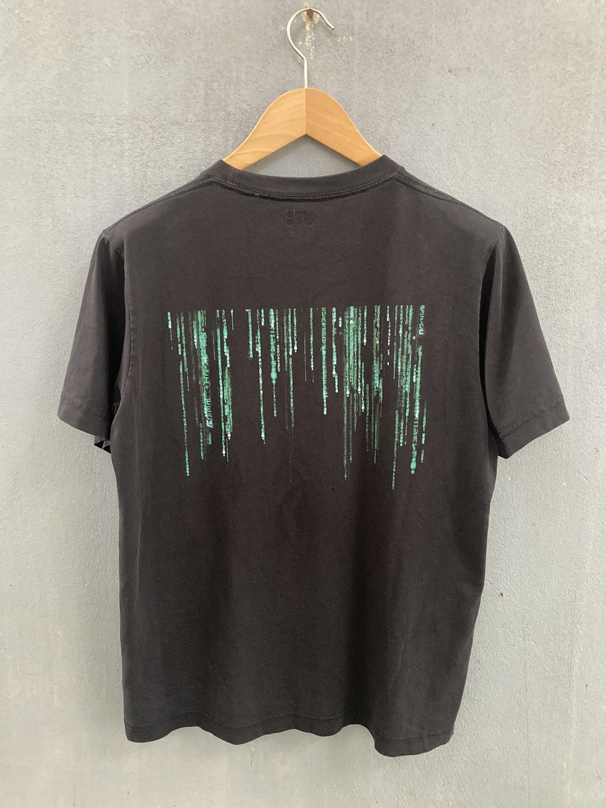 Uniqlo × Warner Bros UT x The Matrix Box Logo Movie Tee Size US L / EU 52-54 / 3 - 2 Thumbnail