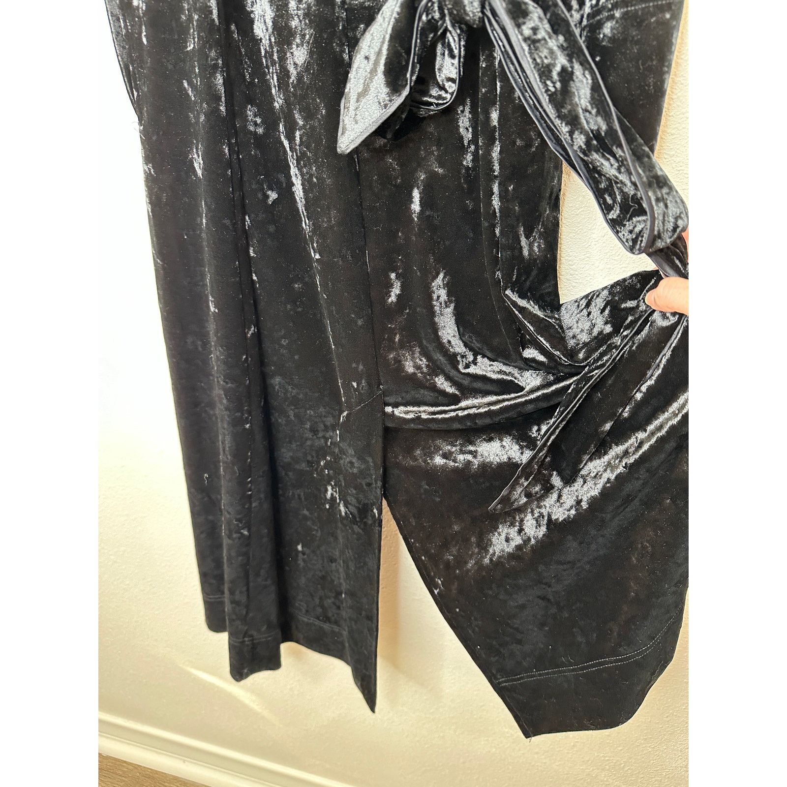 Other Arrive Black Velour Button Long Sleeve Tie Midi Dress Small Size S / US 4 / IT 40 - 9 Thumbnail