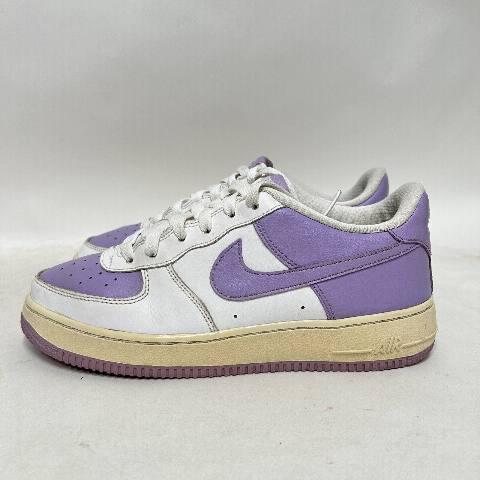 Nike Nike Shoes Air Force 1 GS “White Purple” 2024 Size US 8.5 / IT 38.5 - 6 Thumbnail