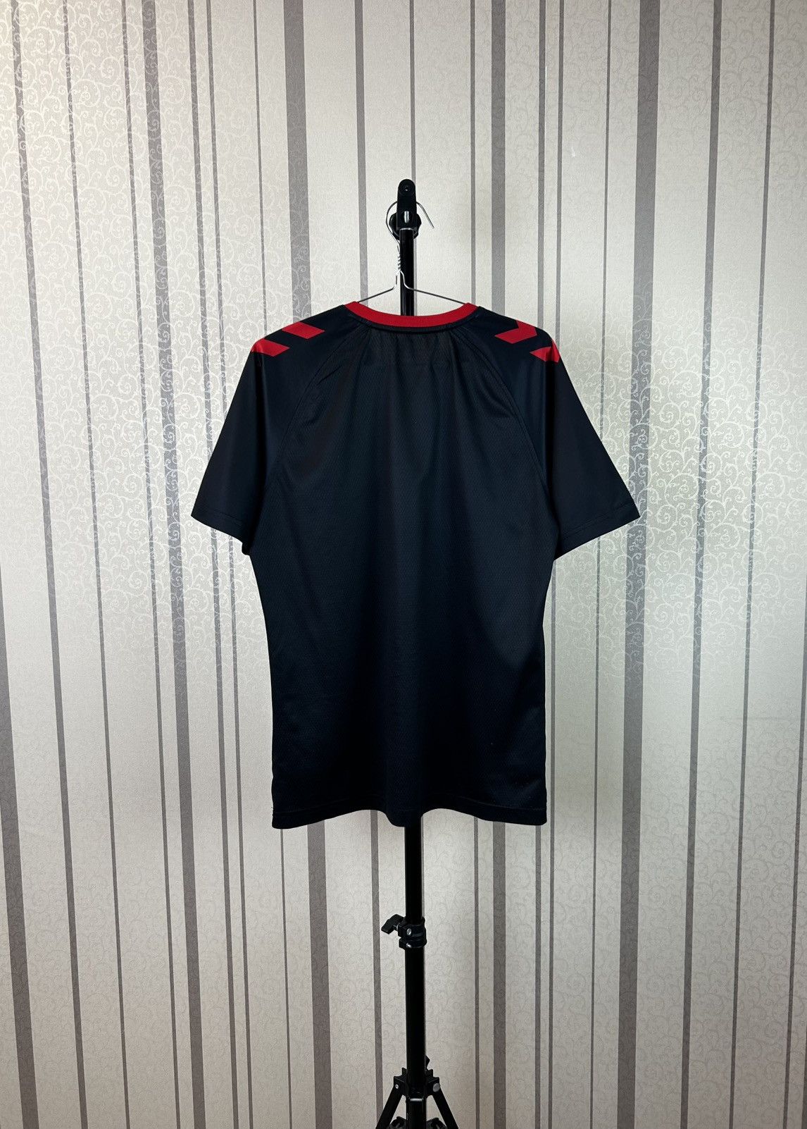 Hummel 21/22 Hummel SOUTHAMPTON FC Jersey rare retro hype Y2K Size US M / EU 48-50 / 2 - 3 Thumbnail