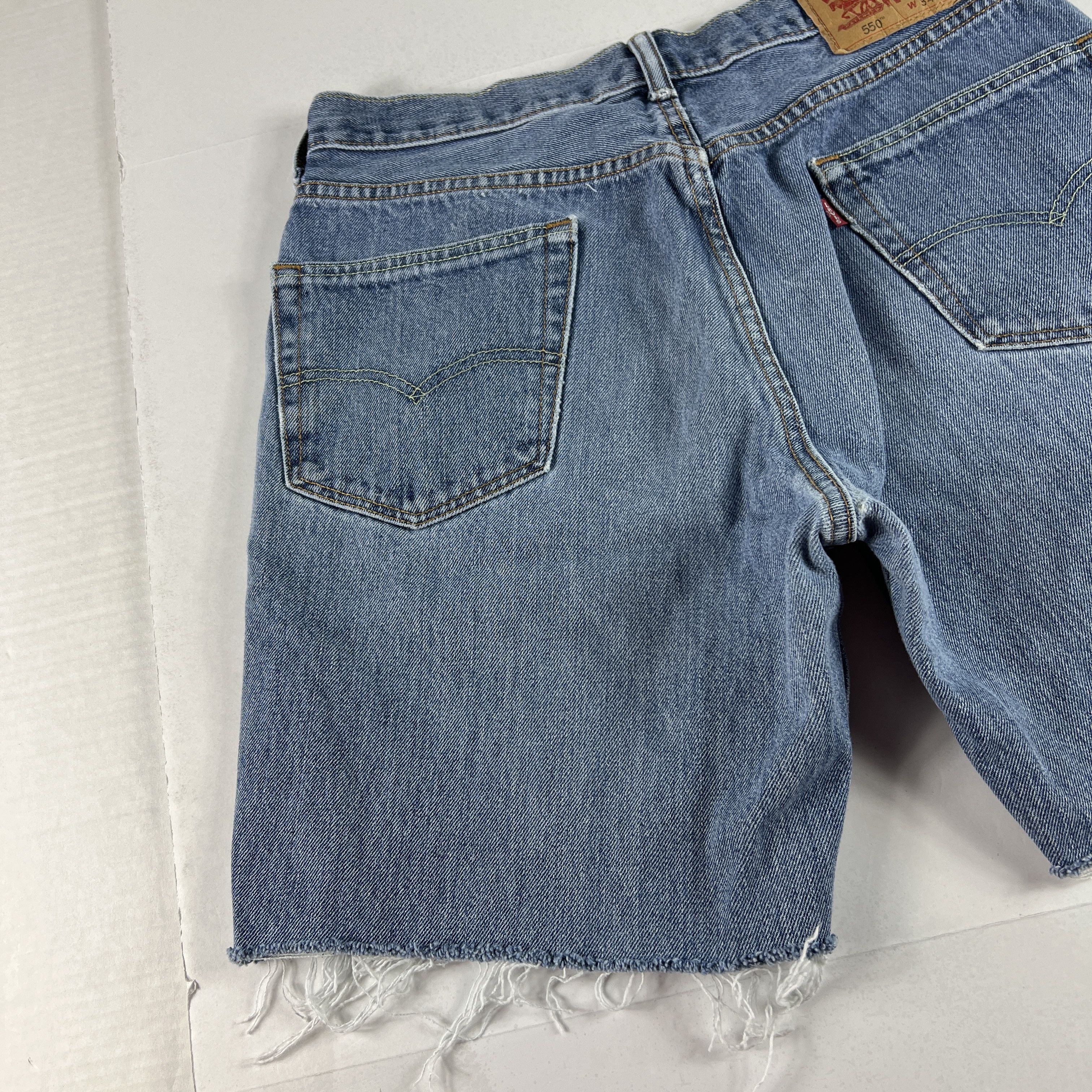 Levi's Levi's Jean Shorts 550 Relaxed Cut Off Cotton Denim Jorts Size US 33 - 7 Thumbnail