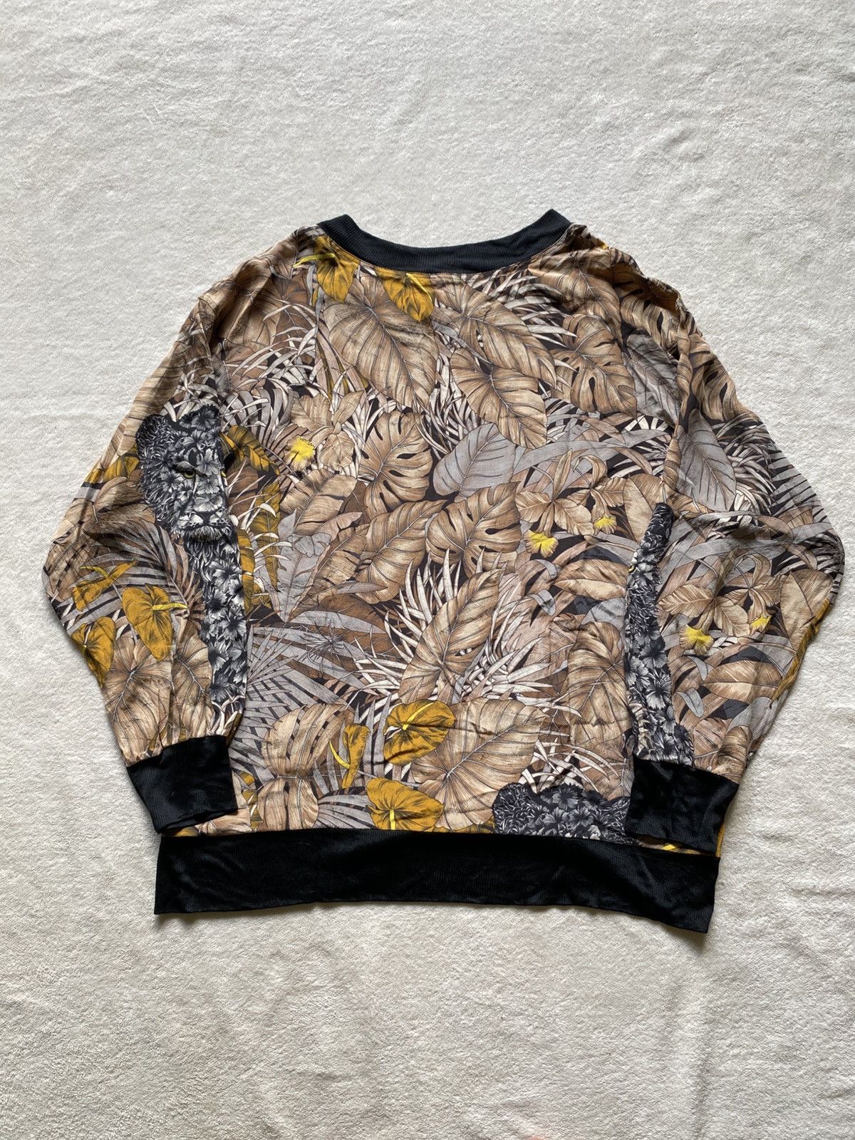 Salvatore Ferragamo Vintage Salvatore Ferragamo Silk Over Tiger Print Size US L / EU 52-54 / 3 - 5 Thumbnail