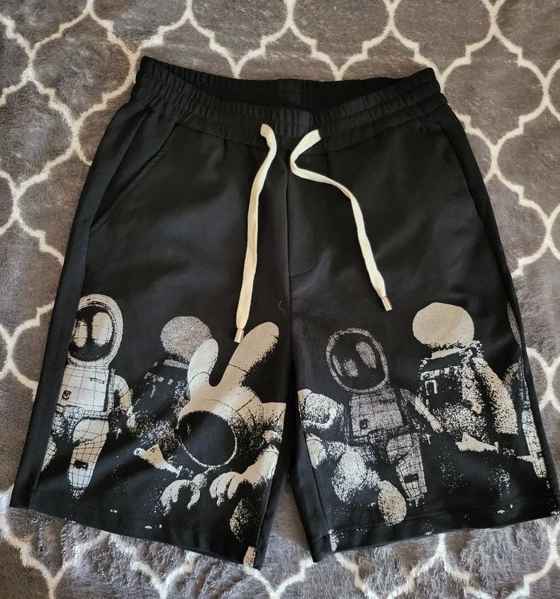 Givenchy Givenchy SizeS Shorts with a stylish fit, comfortable fabri Size US 30 / EU 46 - 1 Thumbnail