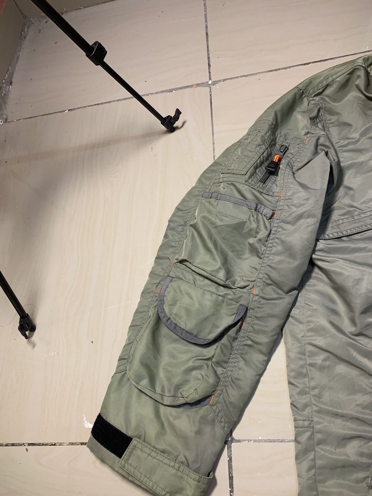 RARE AIRWALK MULTIPOCKET SLEEVE RARE WINDBREAKER SUNFADED